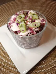 Salade de chou rouge, champignons et lardons à la vinaigrette passion